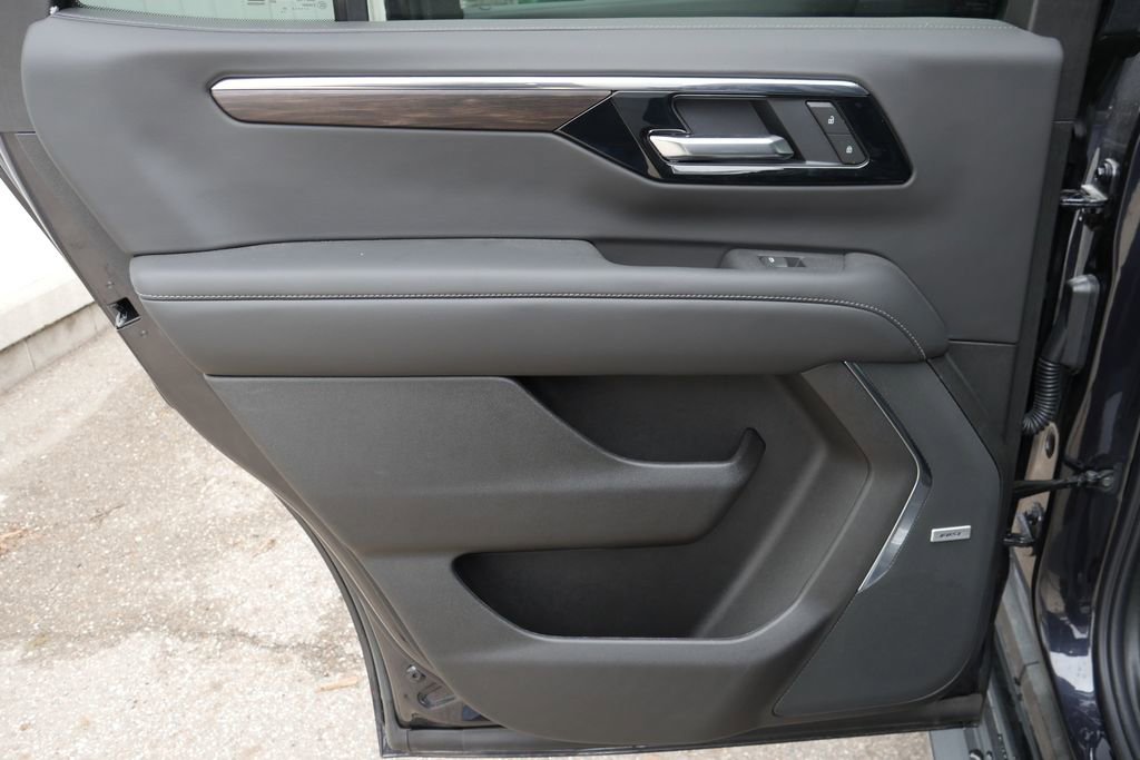 Used 2025 Chevrolet Tahoe LT w/ Comfort Package image 33