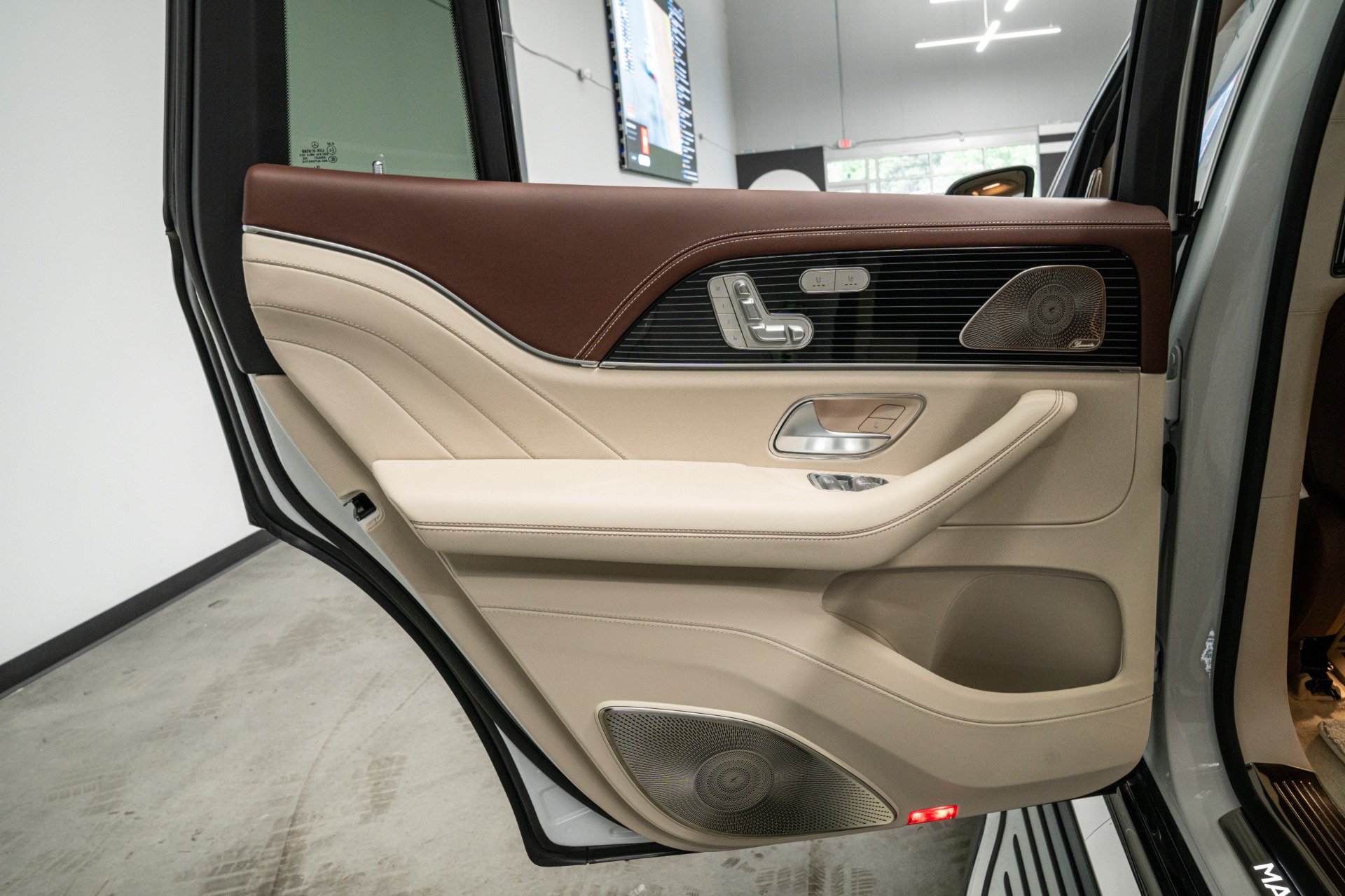 Used 2026 Mercedes-Benz Maybach GLS 600 4MATIC image 48