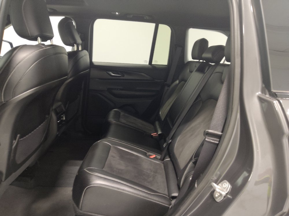 Used 2023 Jeep Grand Cherokee Altitude AWD/4WD image 18