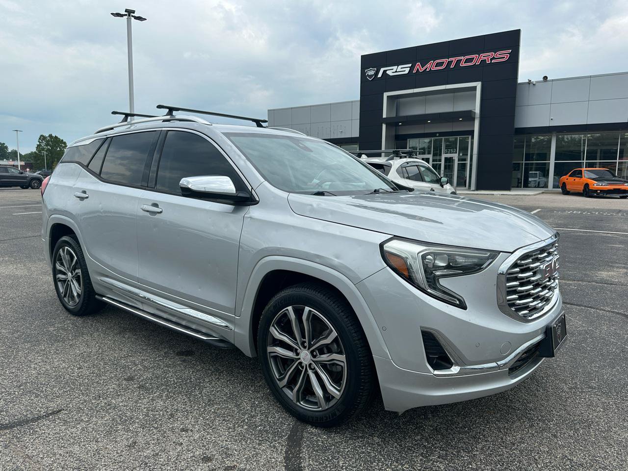 Used 2019 GMC Terrain Denali w/ LPO, 'HIT The Road' Package FWD image 2