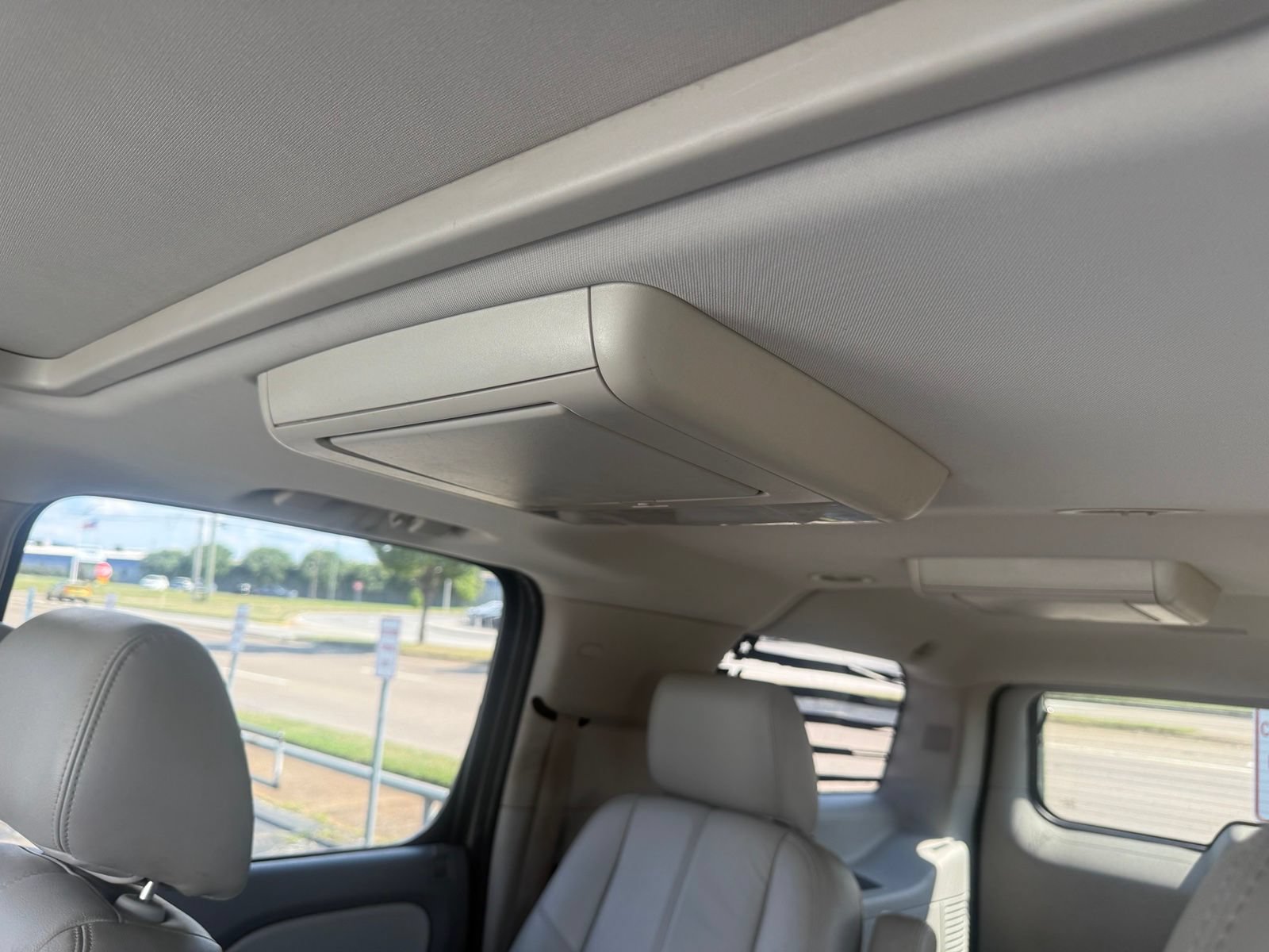 Used 2012 Chevrolet Suburban LT AWD/4WD image 3