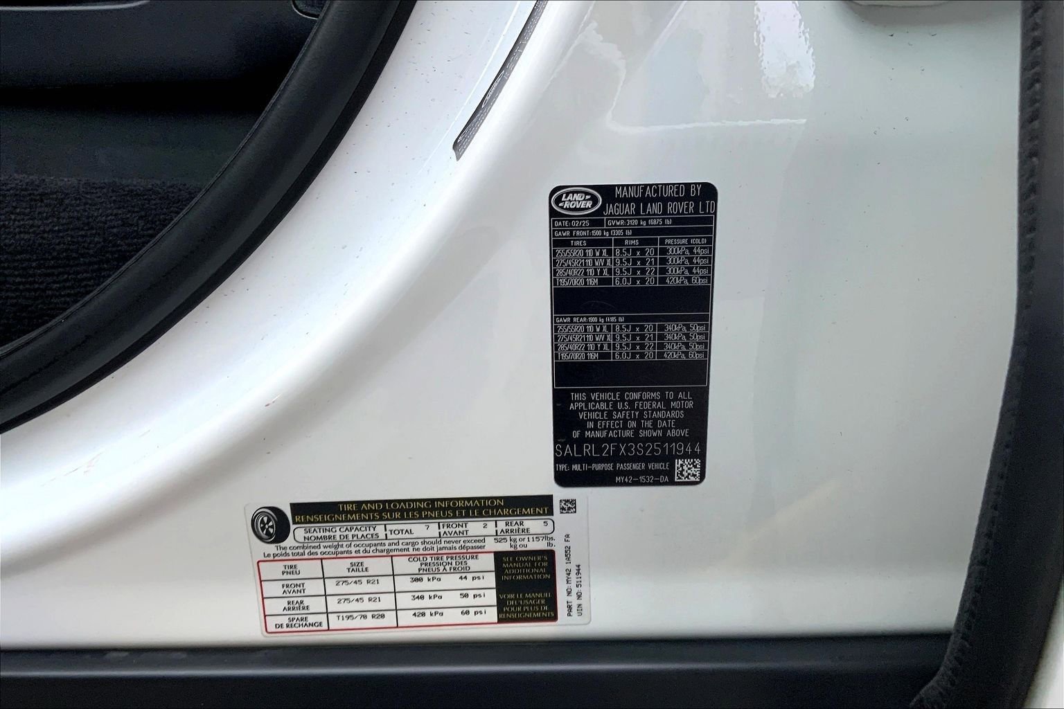 Used 2025 Land Rover Discovery Dynamic SE AWD/4WD image 33