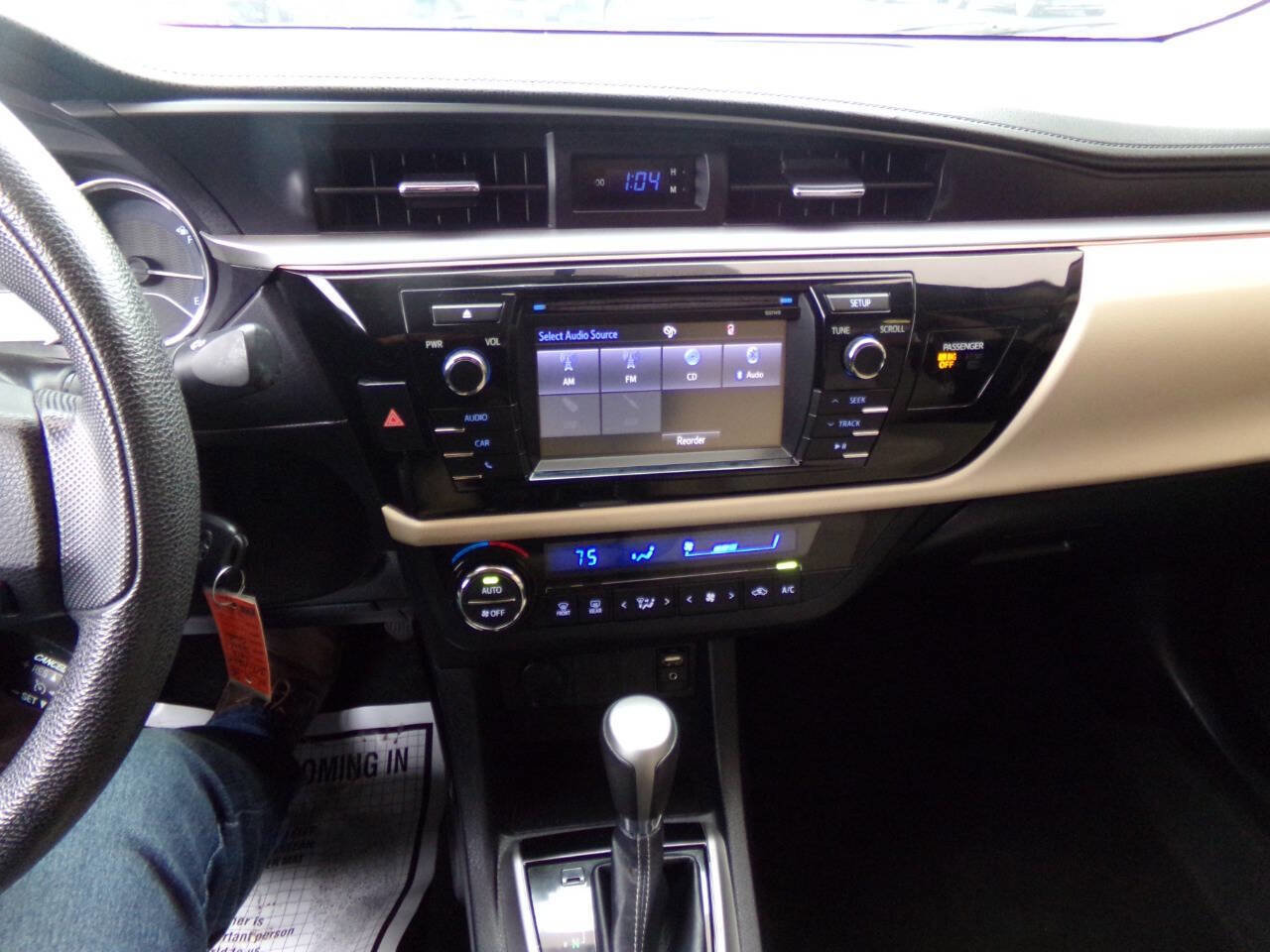 Used 2015 Toyota Corolla LE FWD image 23