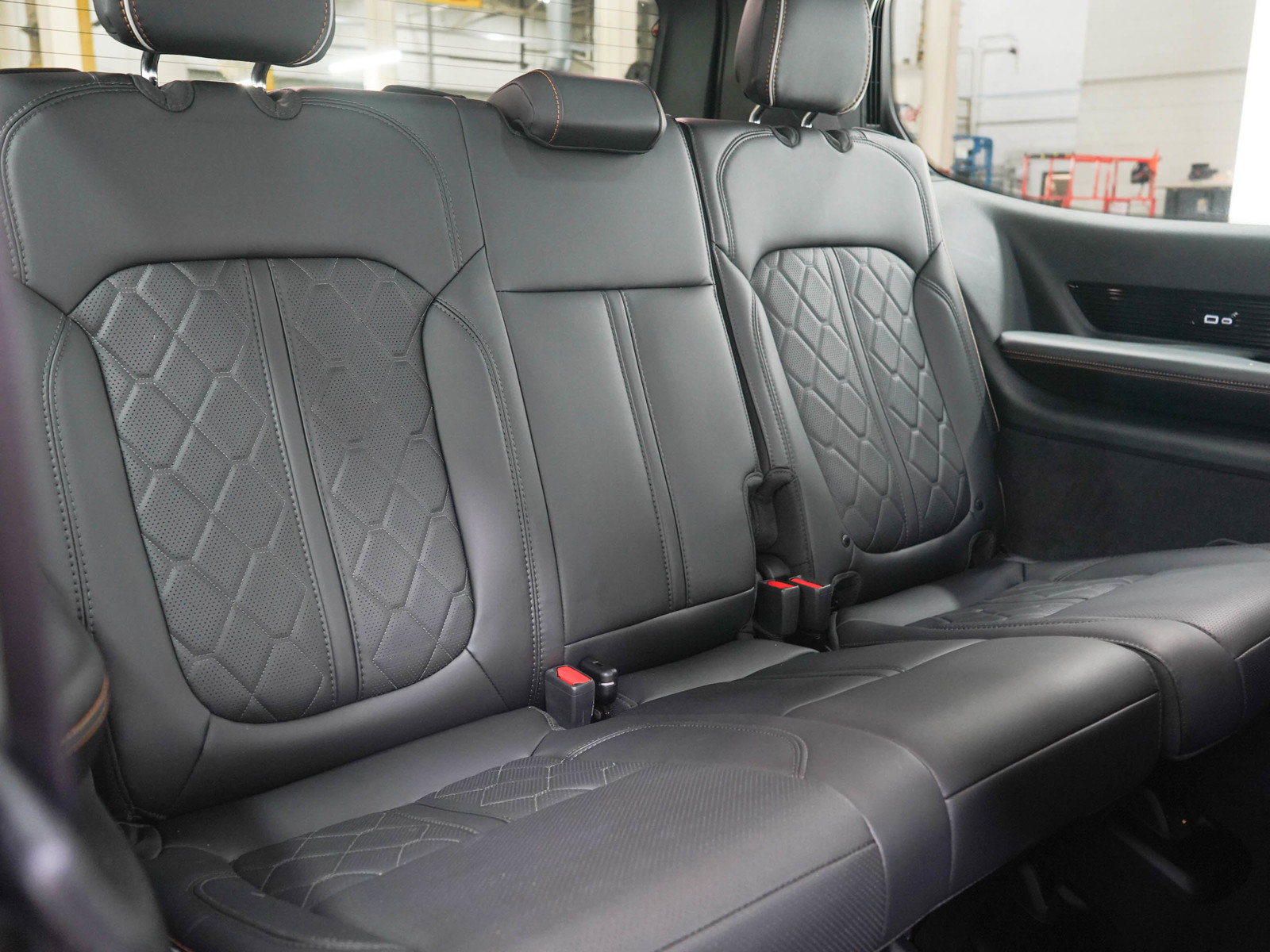 Used 2024 Jeep Grand Wagoneer Series III w/ Rear Seat Video Group 1 AWD/4WD image 15