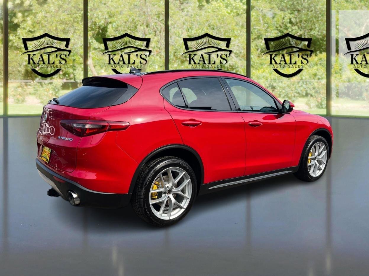 Used 2019 Alfa Romeo Stelvio Ti Sport w/ Quick Order Package 22S Sport AWD/4WD image 5