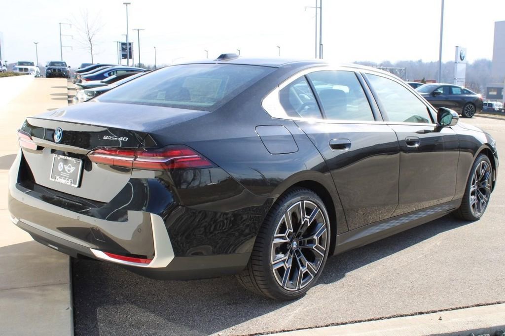 Used 2024 BMW i5 eDrive40i w/ Premium Package RWD image 3