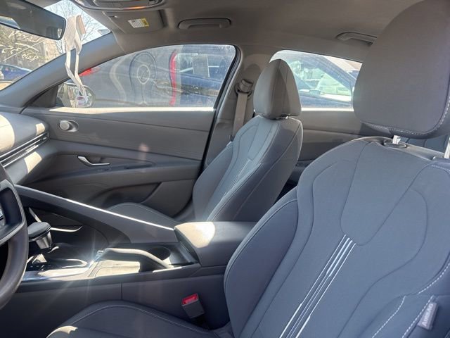 Used 2022 Hyundai Elantra SEL w/ Preferred Accessory Package image 12