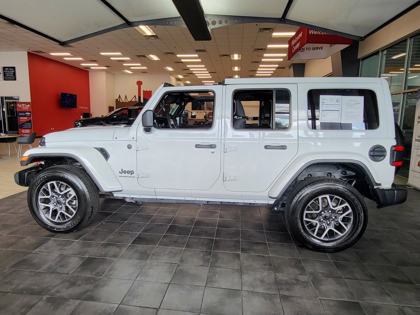 Used 2025 Jeep Wrangler Sahara image 2