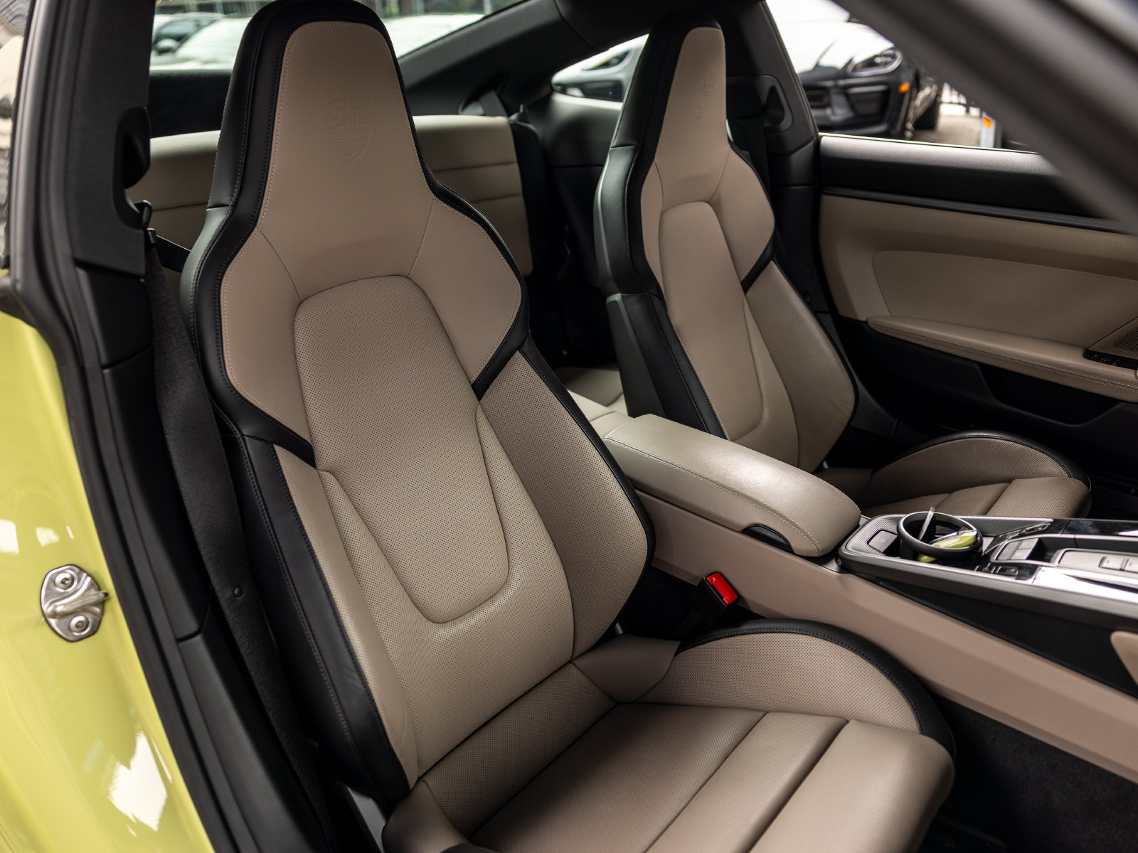 Certified 2025 Porsche 911 Carrera RWD image 31