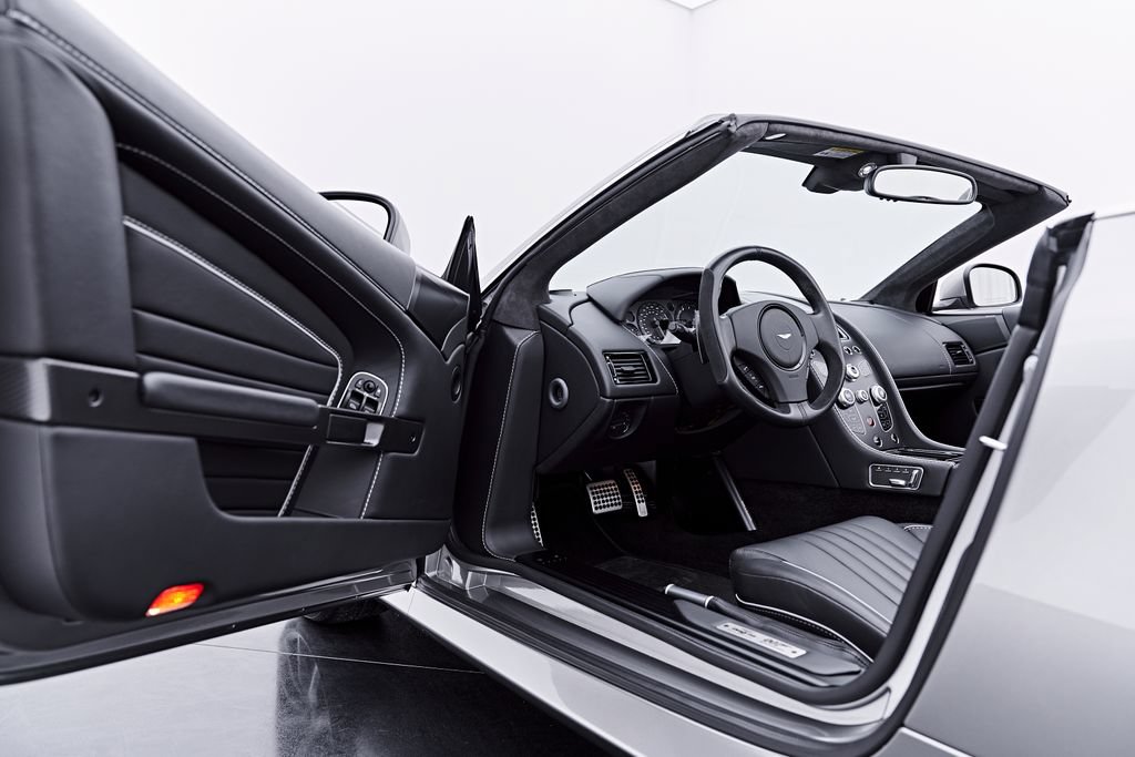 Used 2016 Aston Martin DB9 GT RWD image 49