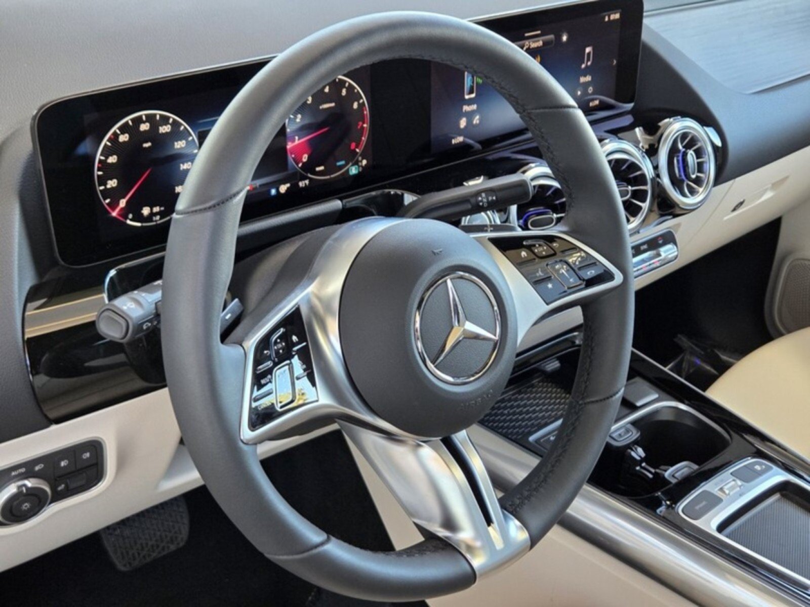 Certified 2026 Mercedes-Benz GLA 250 w/ Exclusive Package image 25