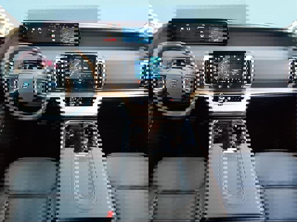 Used 2025 Ford Expedition Active image 8