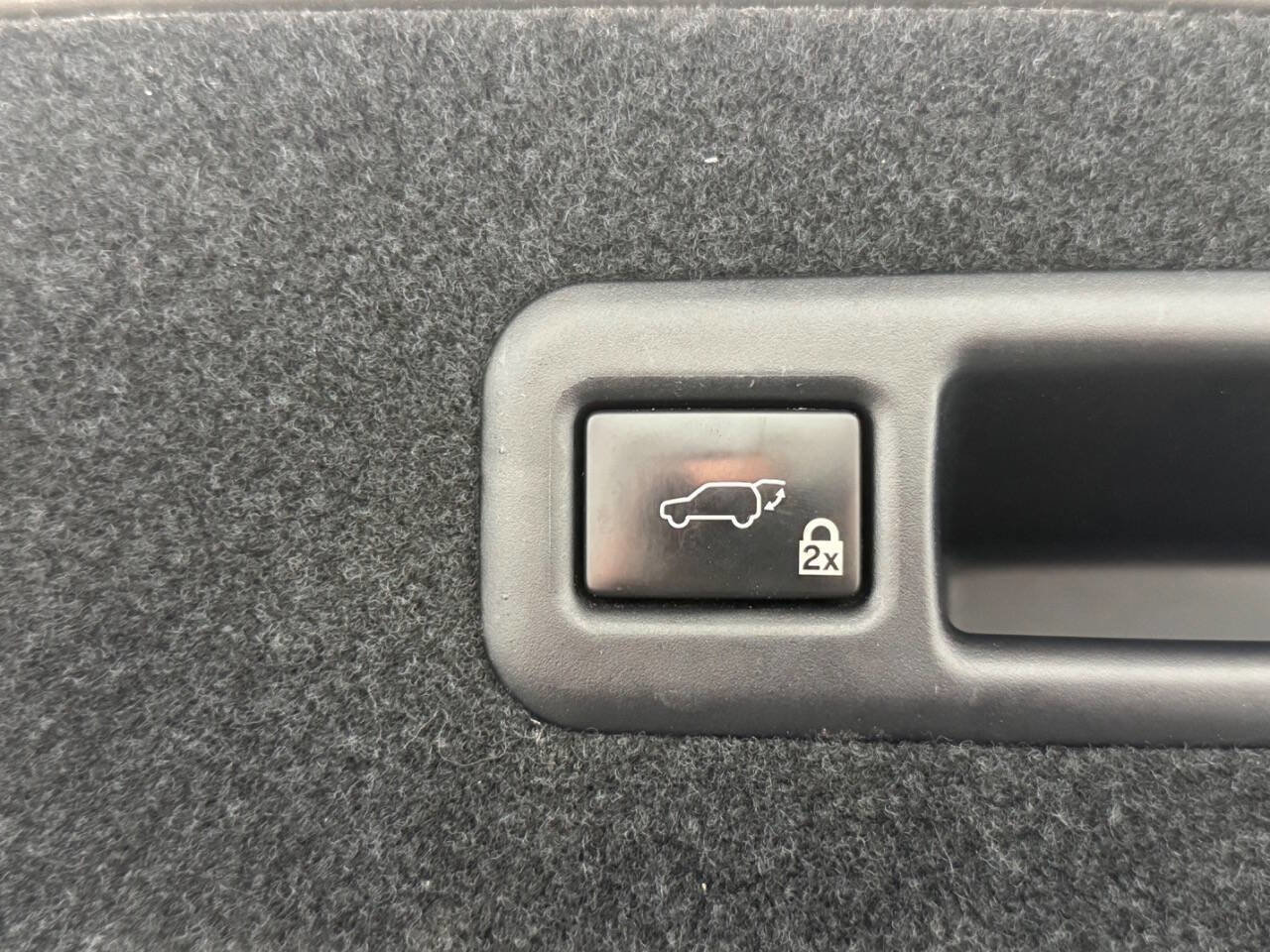 Used 2018 Lexus RX 450hL Luxury w/ Accessory Package image 17