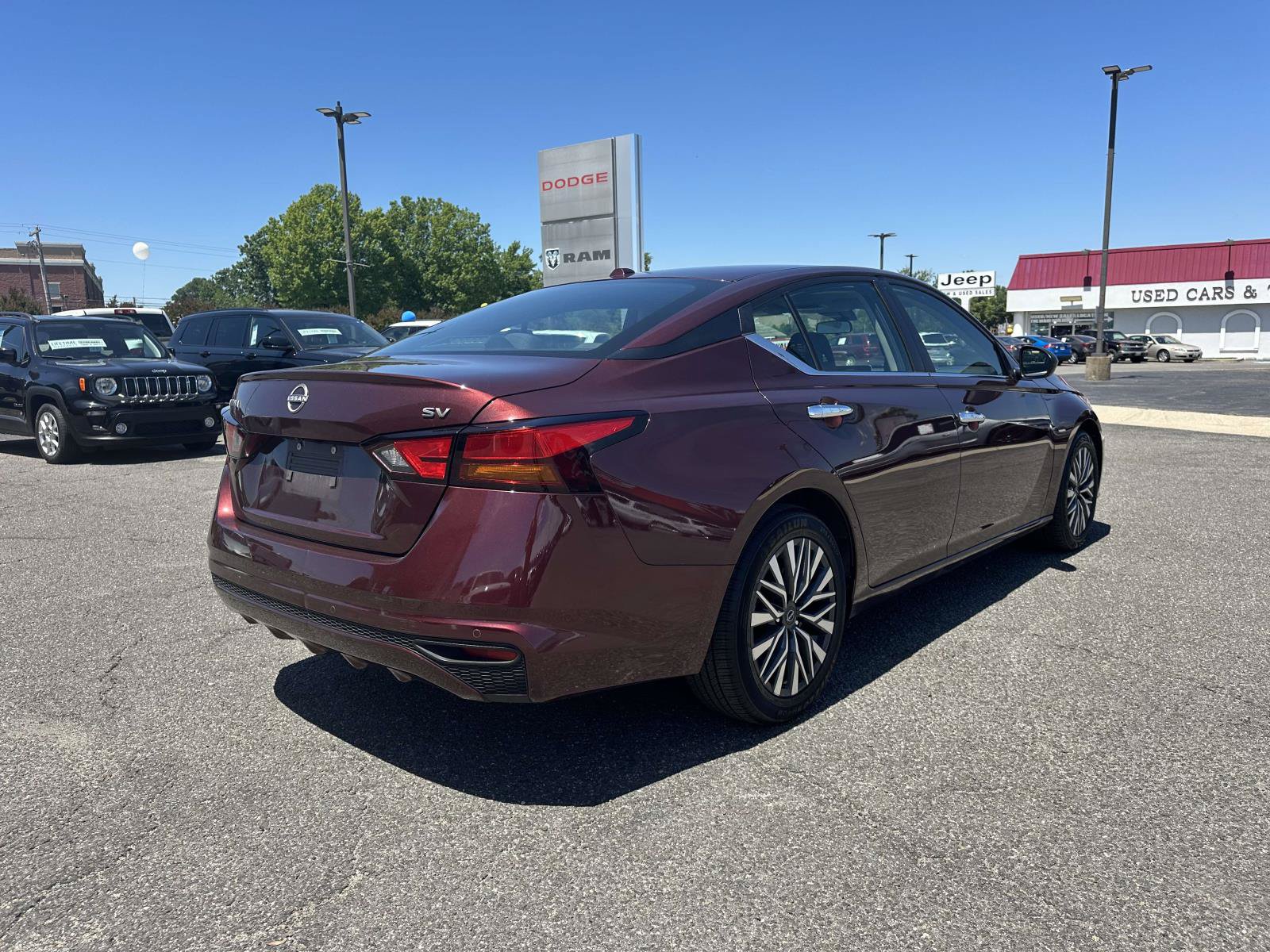 Used 2024 Nissan Altima 2.5 SV FWD image 6