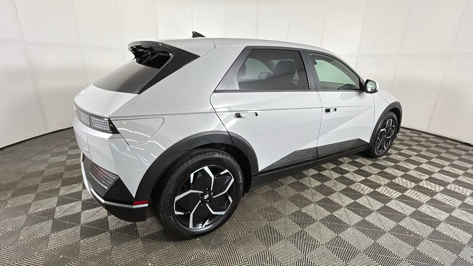 Used 2024 Hyundai Ioniq 5 SEL AWD/4WD image 3