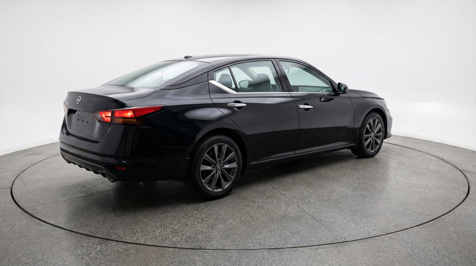 Used 2025 Nissan Altima 2.5 SV image 9