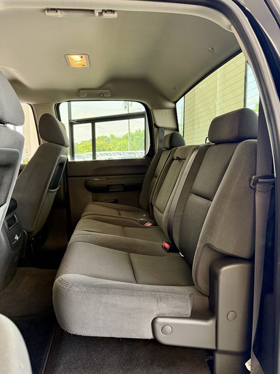 Used 2007 Chevrolet Silverado 2500 LT w/ EZ-Lift Tailgate Package image 16