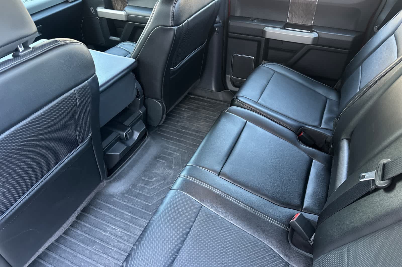 Used 2018 Ford F250 Lariat w/ Lariat Value Package AWD/4WD image 4