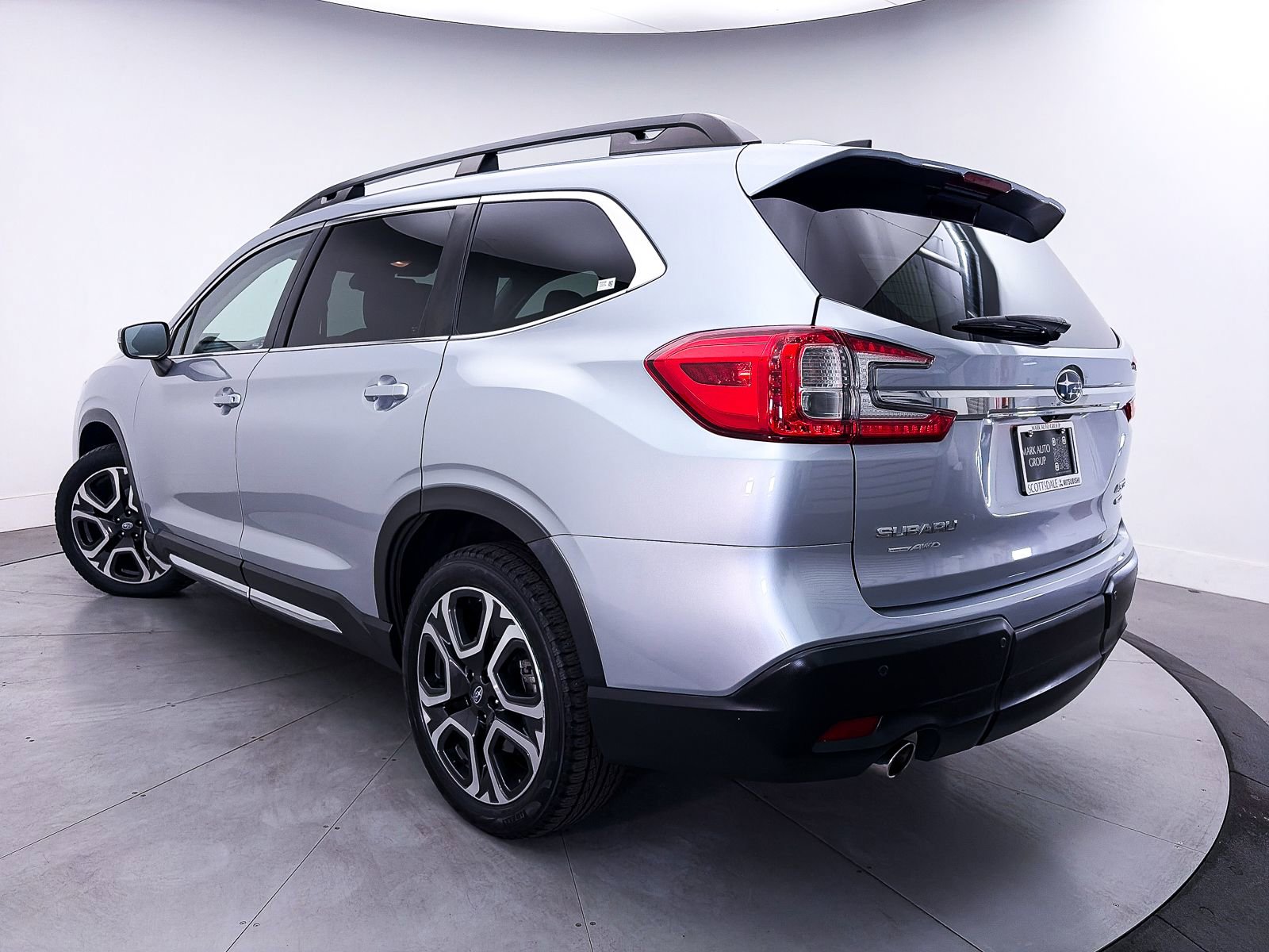 Used 2023 Subaru Ascent Limited AWD/4WD image 2