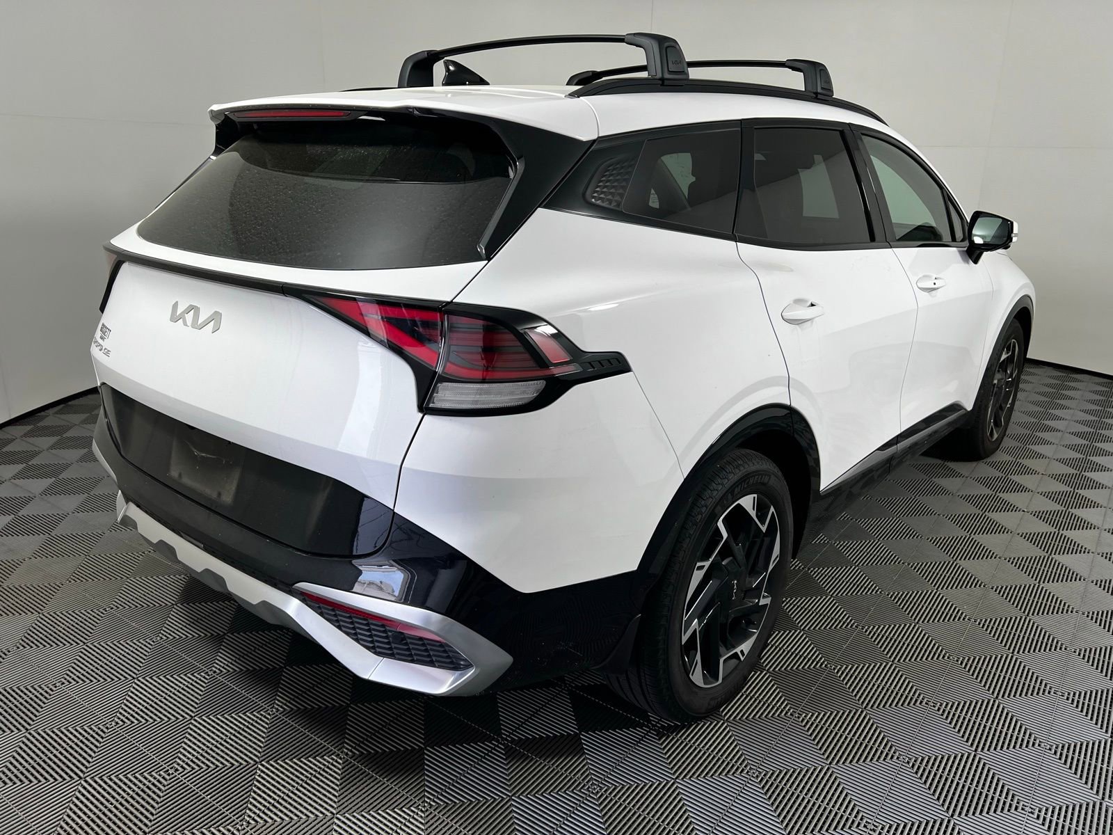 Used 2025 Kia Sportage SX image 5