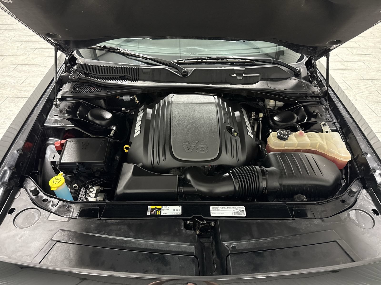 Used 2015 Dodge Challenger R/T w/ Quick Order Package 28B R/T RWD image 31