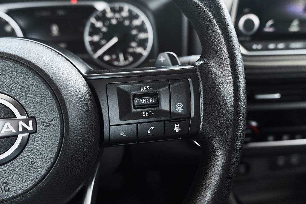 Used 2024 Nissan Rogue SV FWD image 34