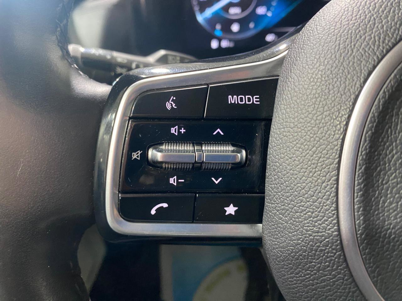 Used 2022 Kia Carnival SX Prestige image 25