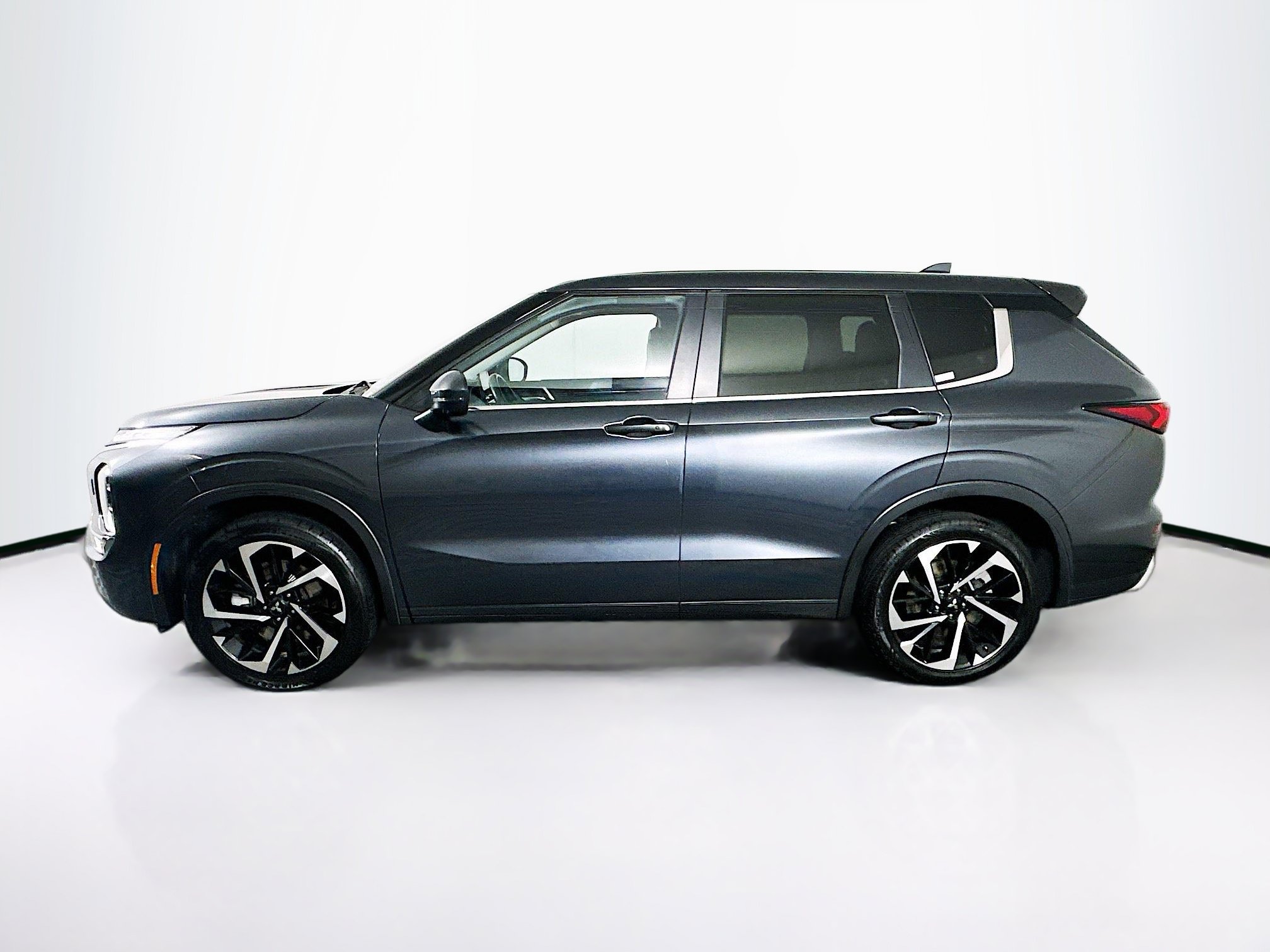 Used 2024 Mitsubishi Outlander SE AWD/4WD image 4
