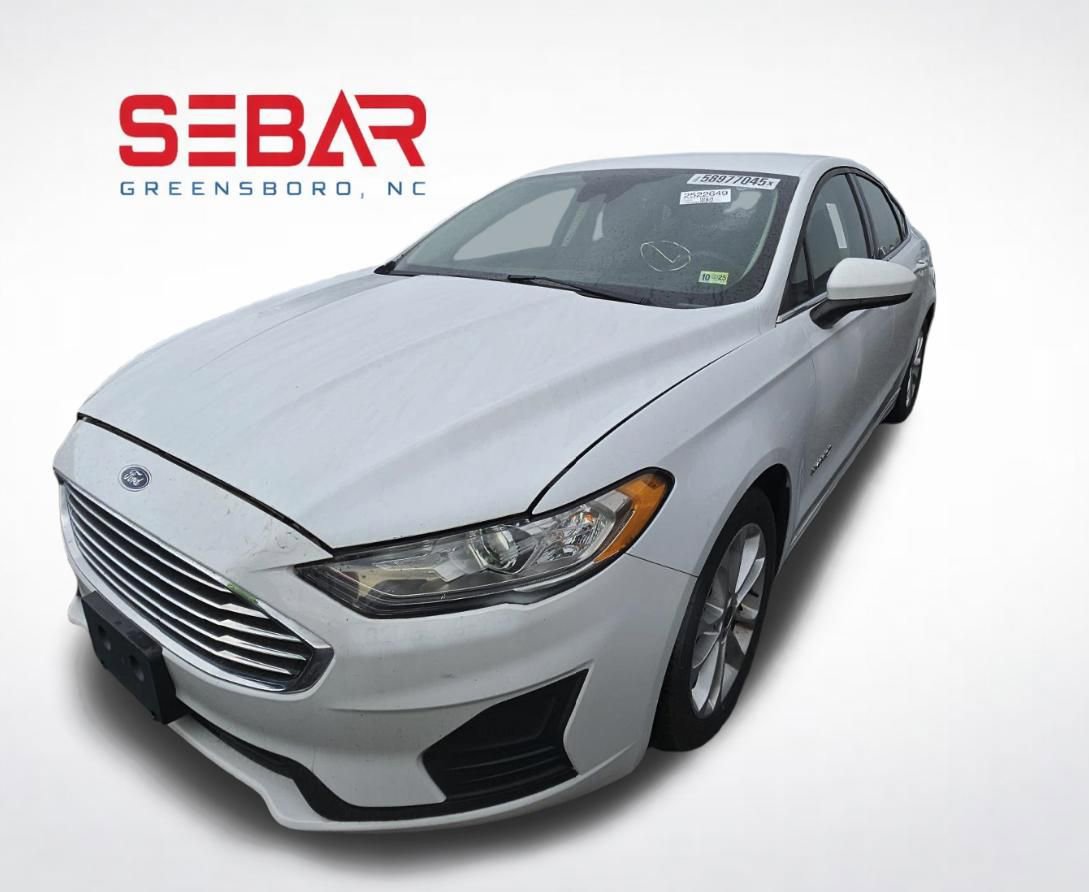 Used 2019 Ford Fusion SE image 1