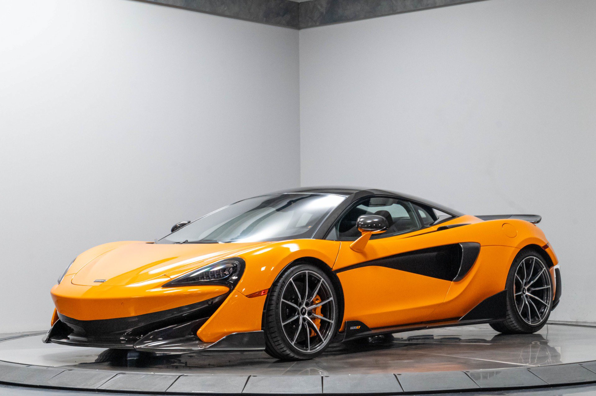 Used 2019 McLaren 600LT RWD image 2
