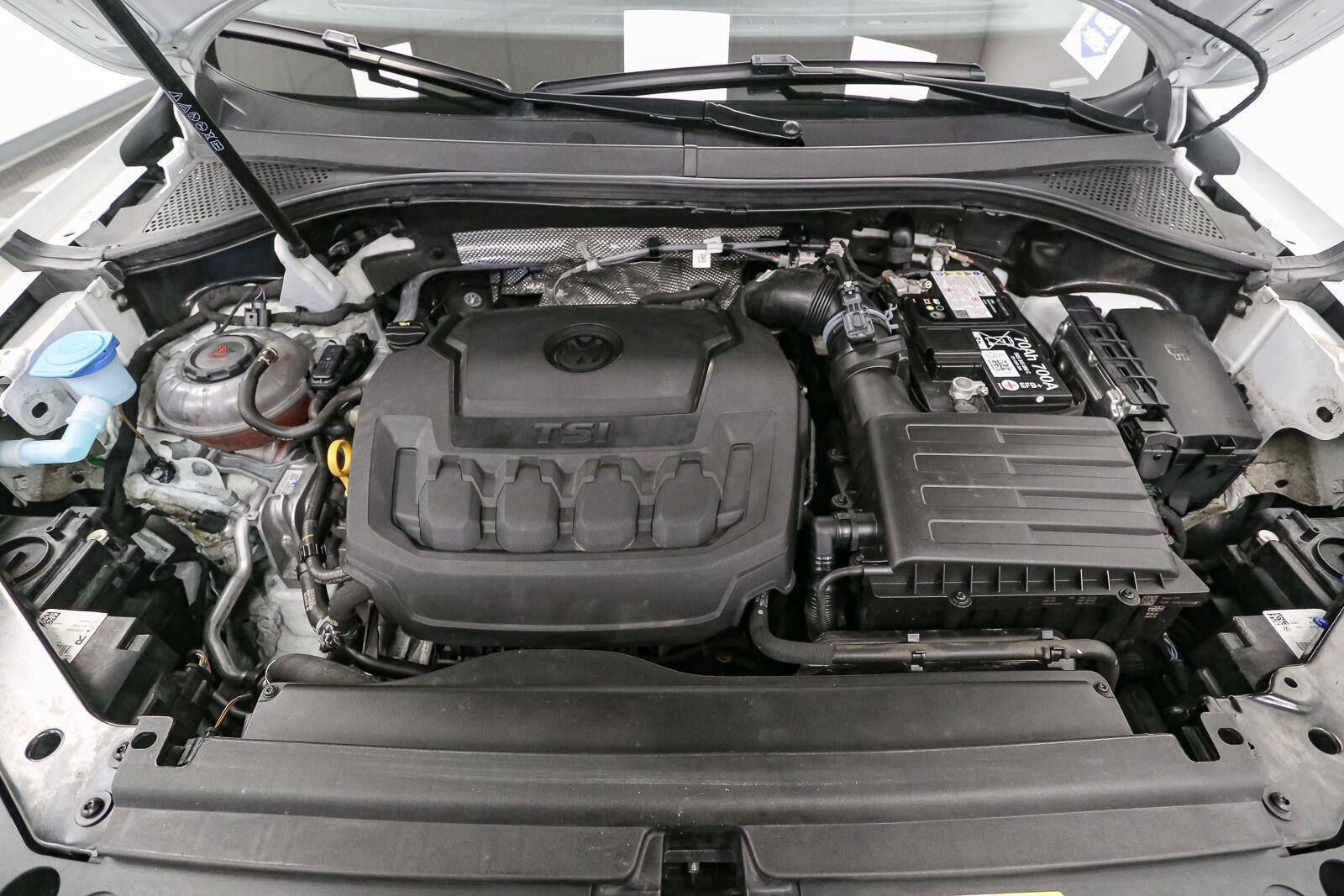 Certified 2024 Volkswagen Tiguan SE R-Line AWD/4WD image 18
