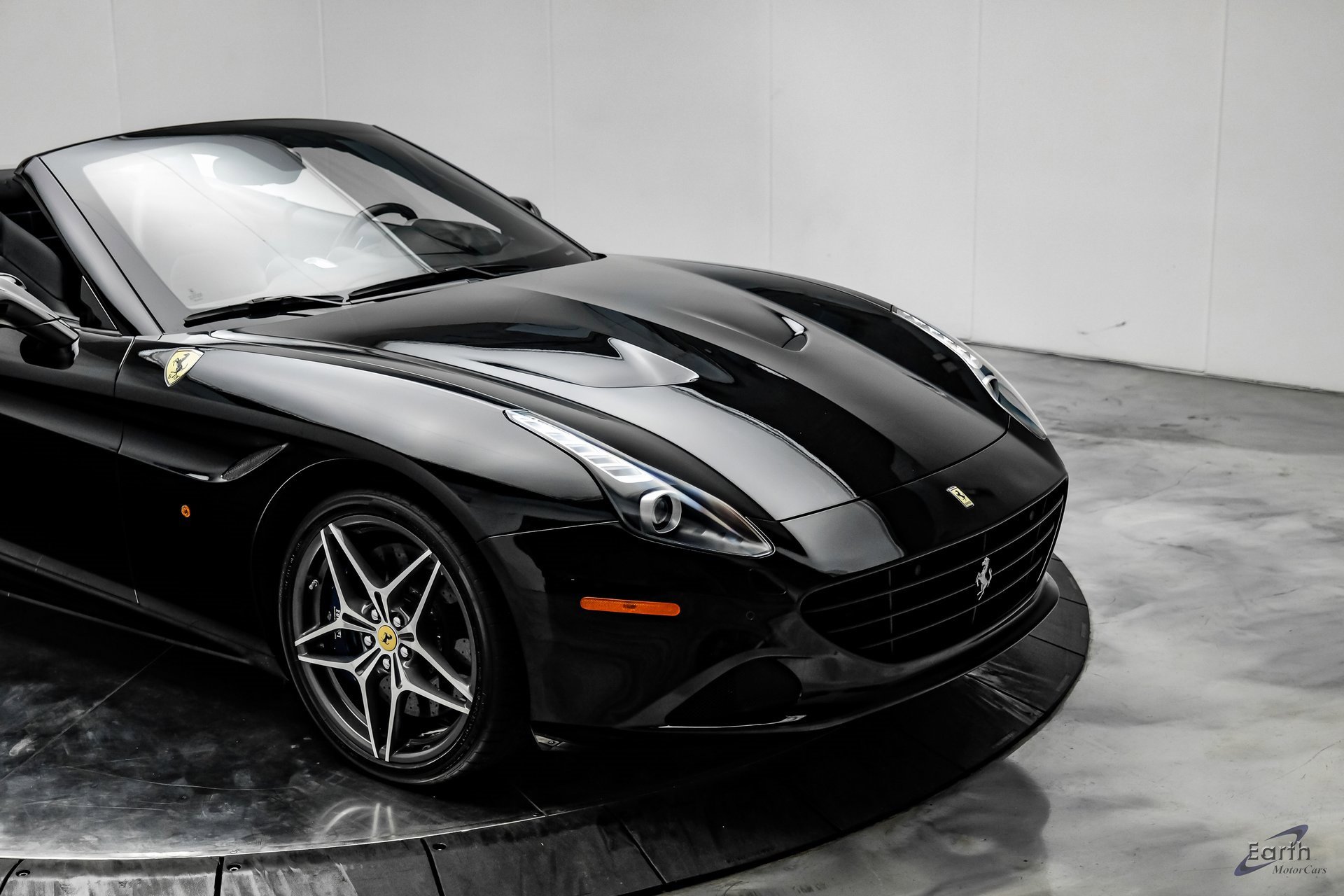 Used 2016 Ferrari California T image 29