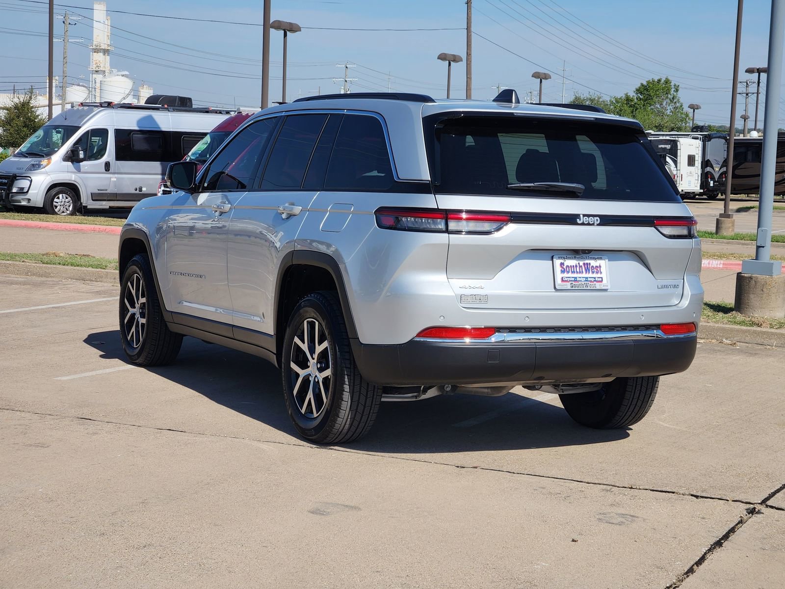 Used 2025 Jeep Grand Cherokee Limited image 4