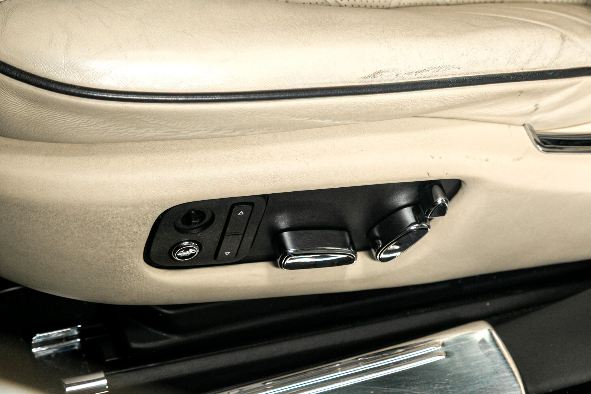 Used 2013 Bentley Mulsanne w/ Premiere Specification Pkg image 24