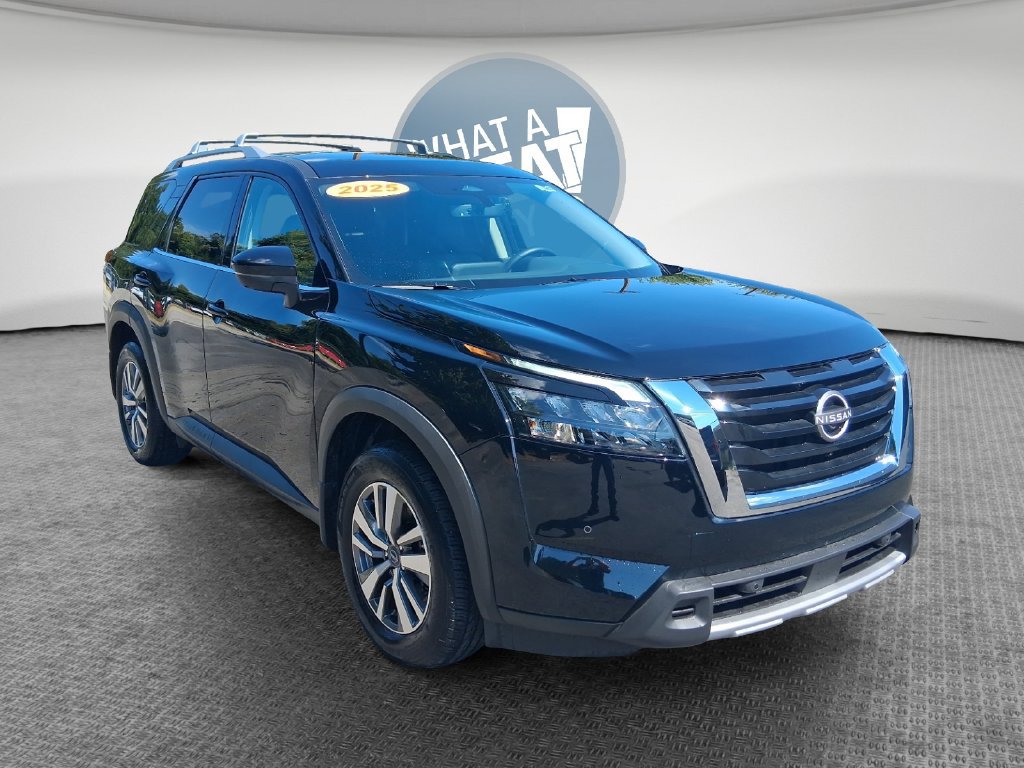 Used 2025 Nissan Pathfinder SL FWD image 1