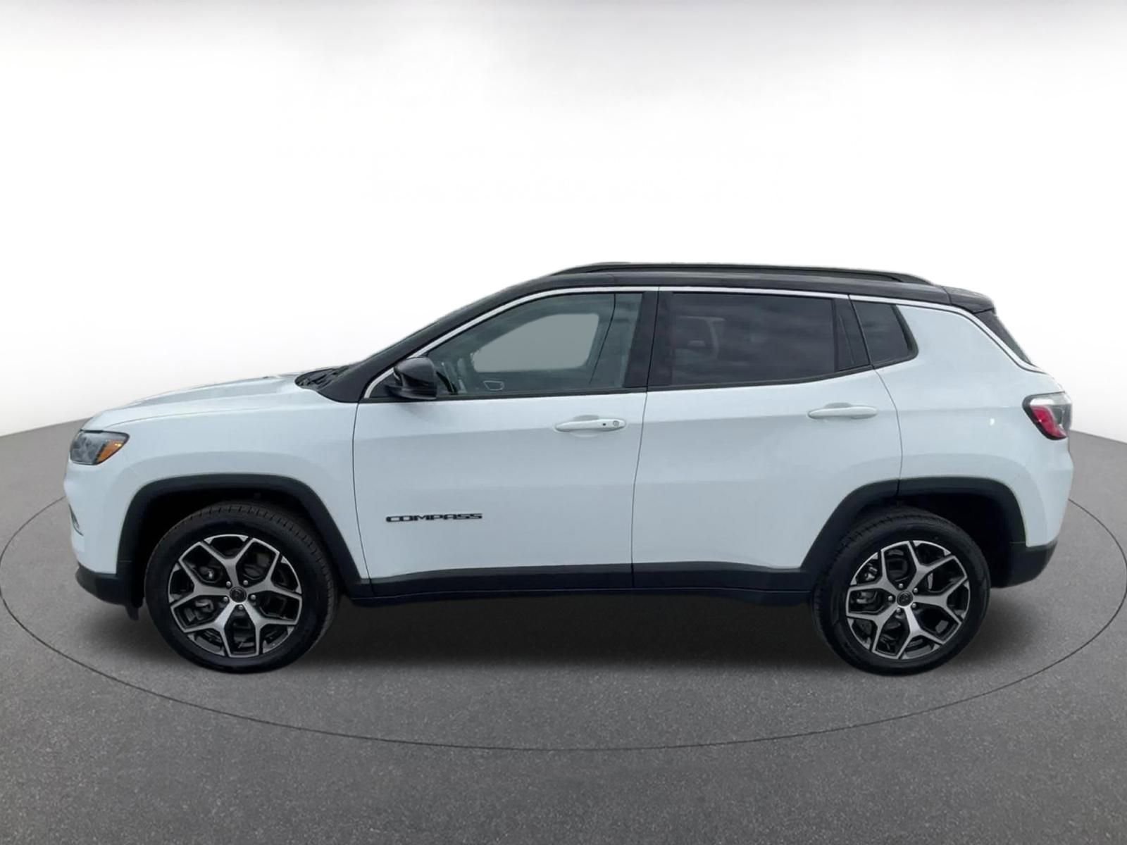 Used 2025 Jeep Compass Limited image 9