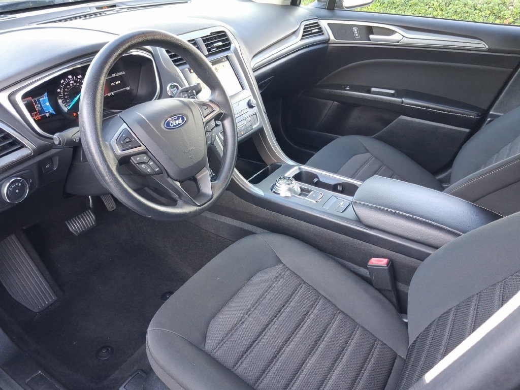 Used 2019 Ford Fusion SE FWD image 16