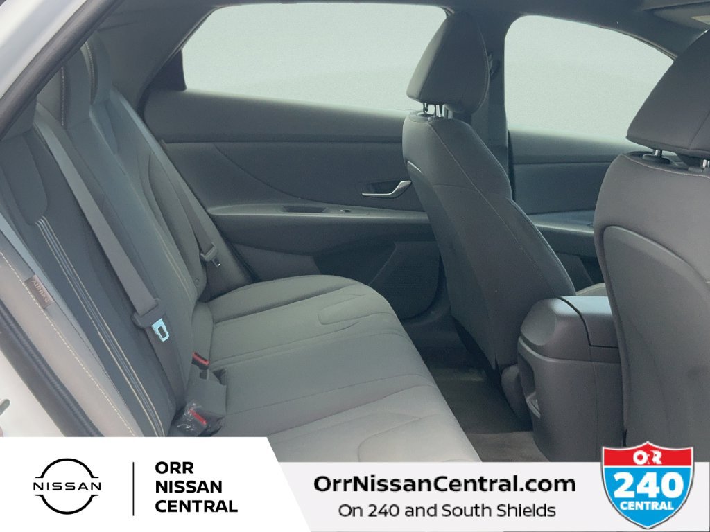 Used 2025 Hyundai Elantra Hybrid FWD image 12