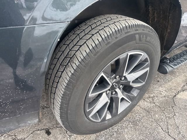 Used 2022 Chevrolet Suburban Z71 image 21