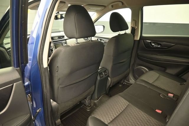 Used 2017 Nissan Rogue SV AWD/4WD image 2