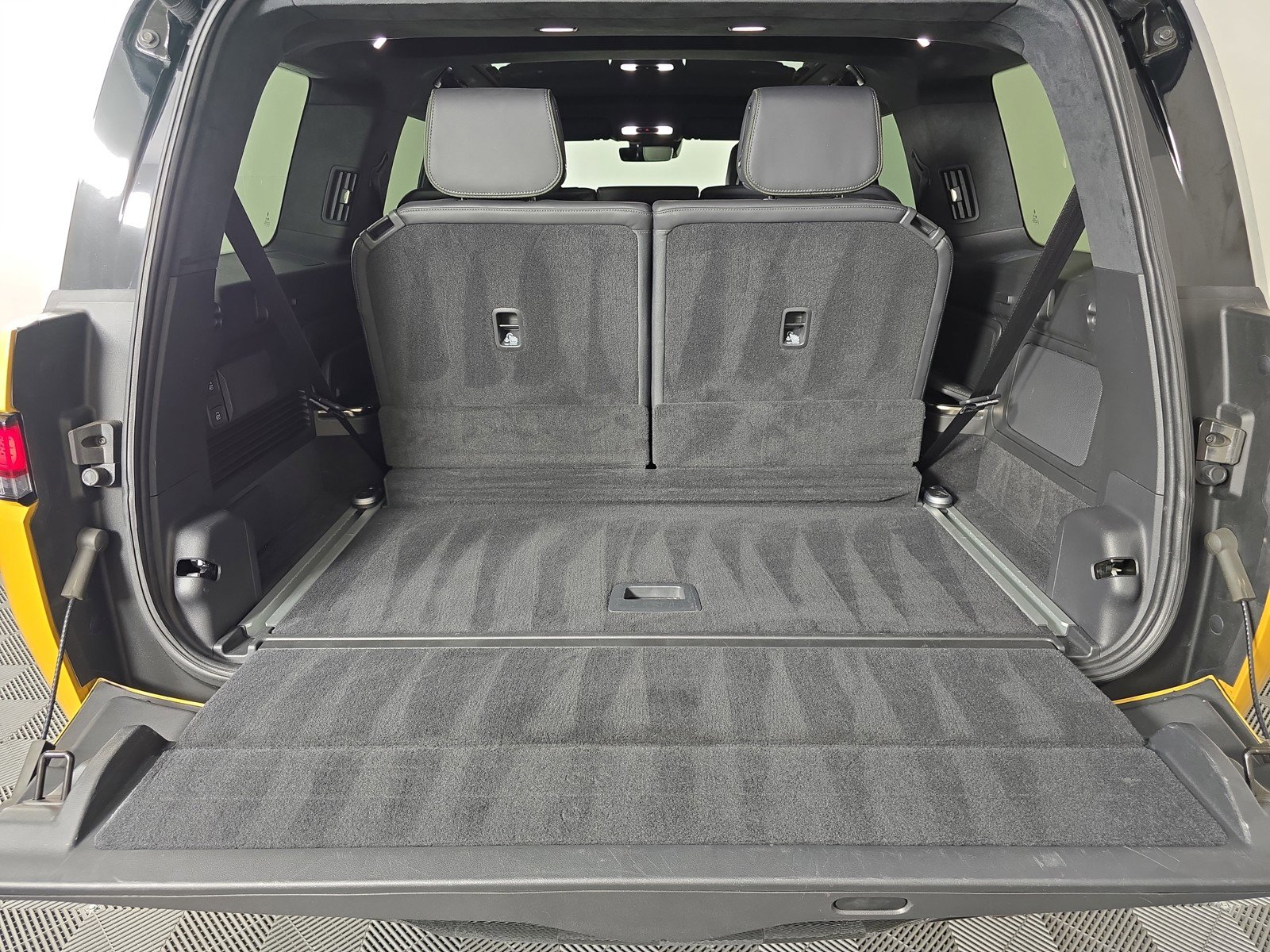 Used 2023 Rivian R1S Adventure image 16