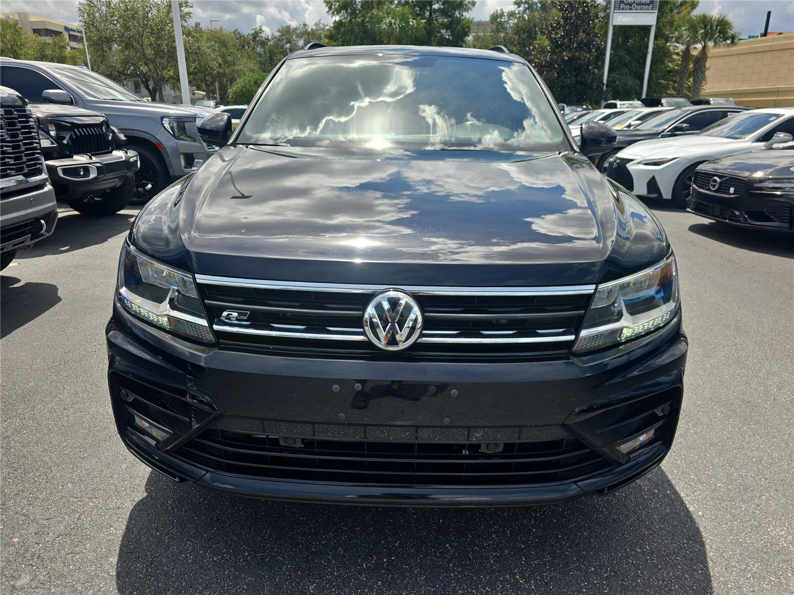 Used 2020 Volkswagen Tiguan SE R-Line AWD/4WD image 2