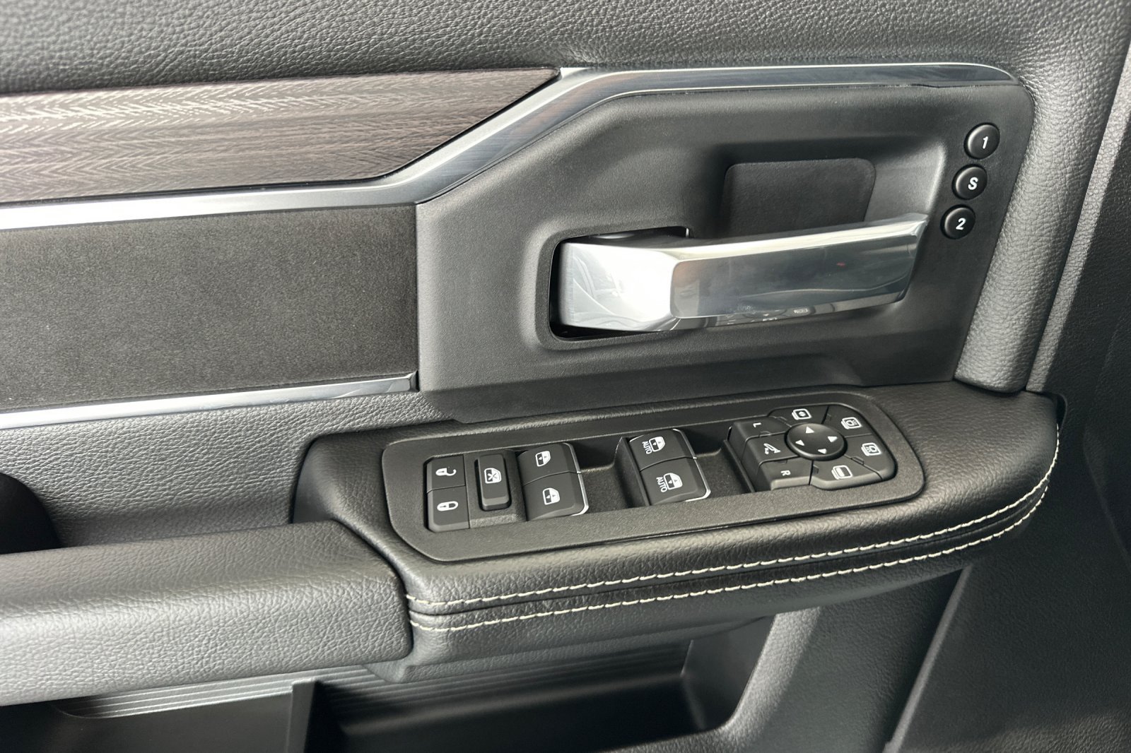 New 2026 RAM 3500 Laramie AWD/4WD image 11