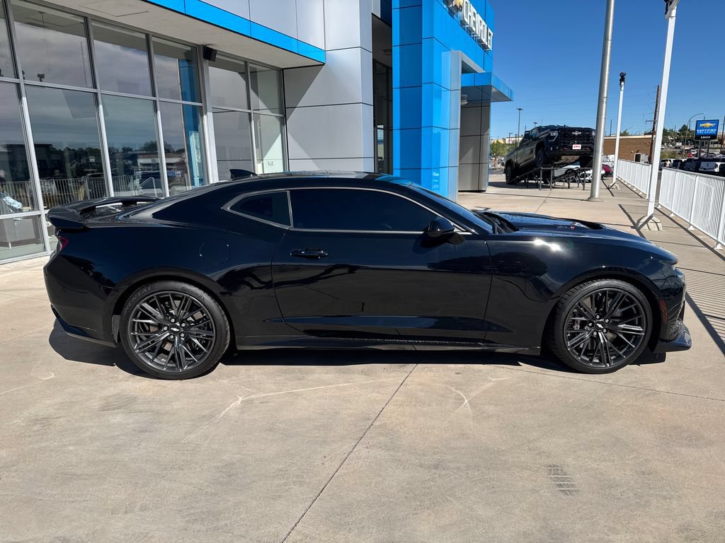 Used 2018 Chevrolet Camaro ZL1 RWD image 6