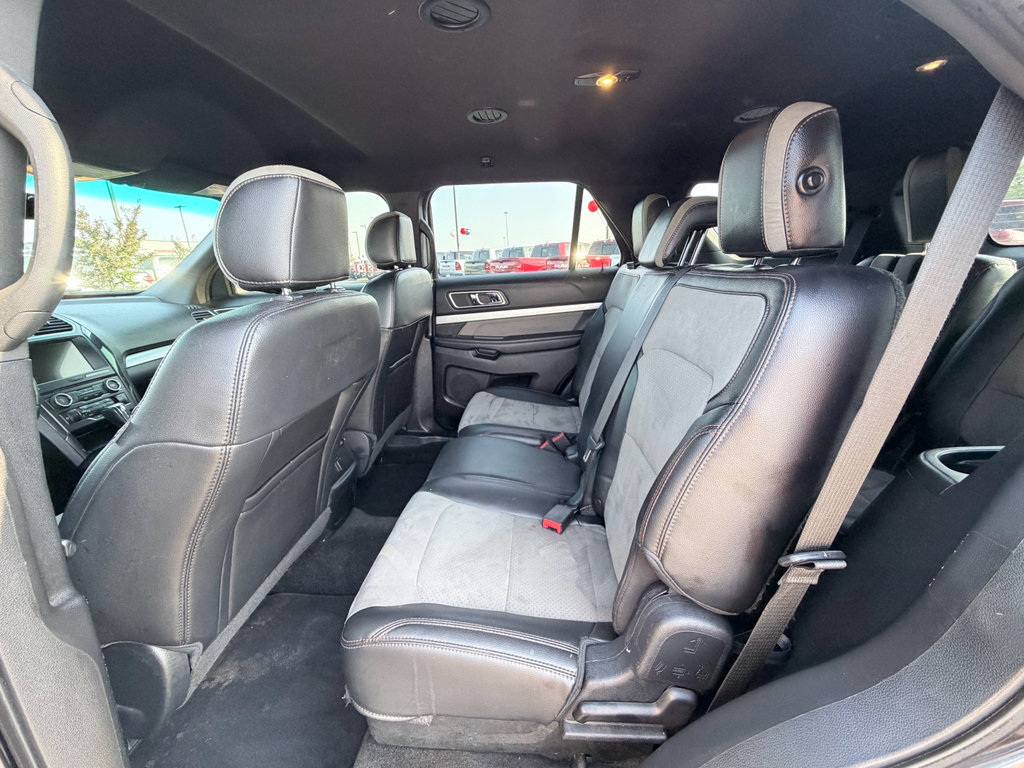 Used 2017 Ford Explorer XLT w/ Equipment Group 202A FWD image 27