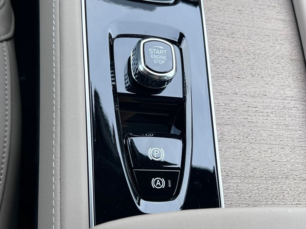New 2026 Volvo XC90 B5 Core AWD/4WD image 30