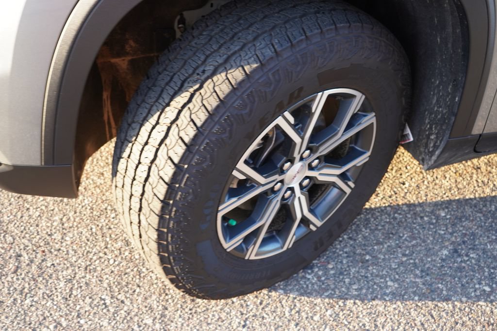Certified 2026 GMC Acadia AT4 w/ Luxury Package AWD/4WD image 13