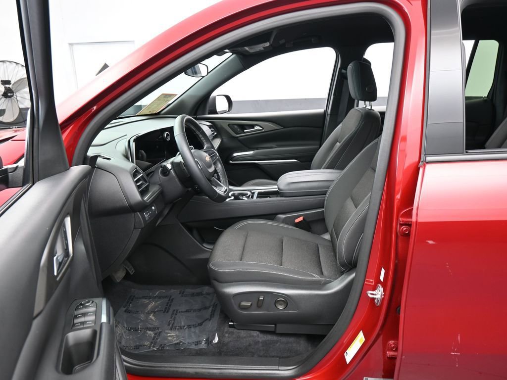 Used 2024 Chevrolet Traverse LT FWD image 11