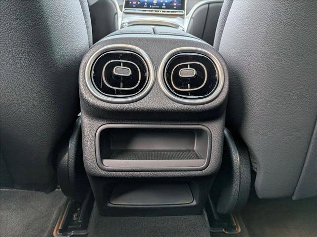 Used 2025 Mercedes-Benz GLC 300 image 16