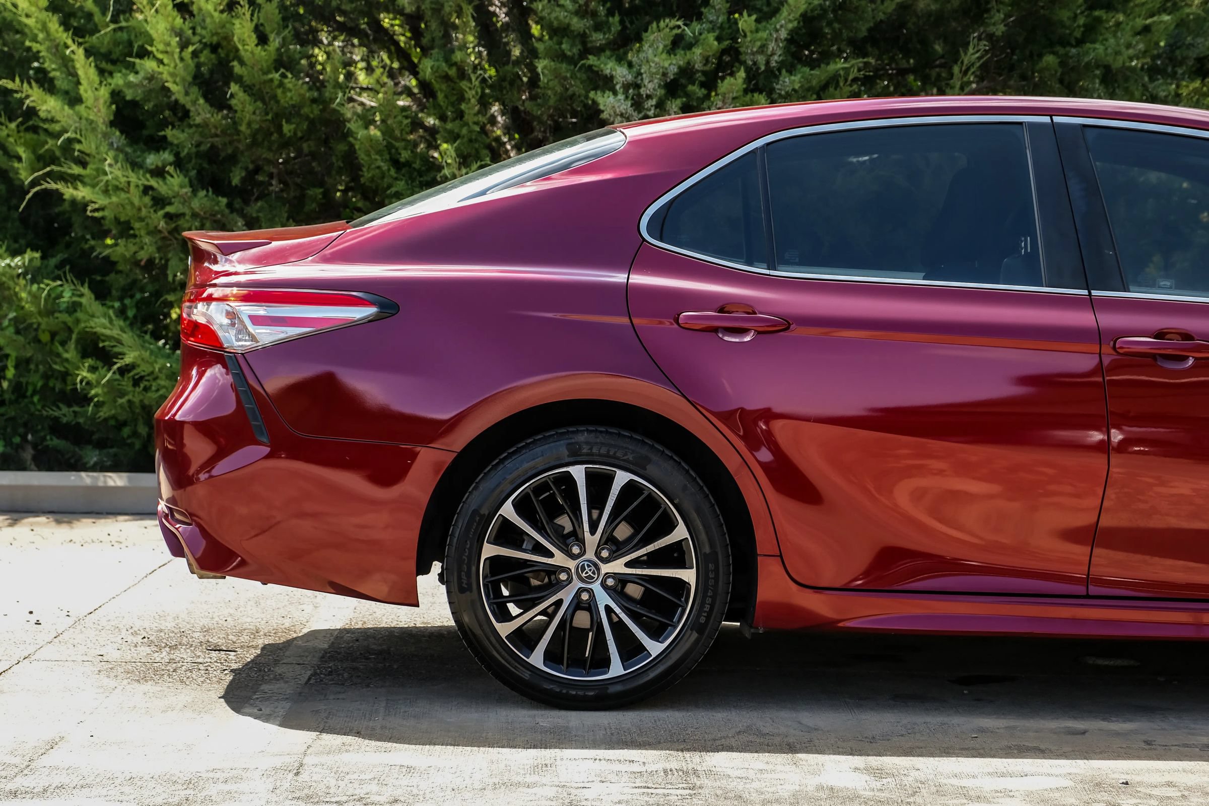 Used 2018 Toyota Camry SE FWD image 8